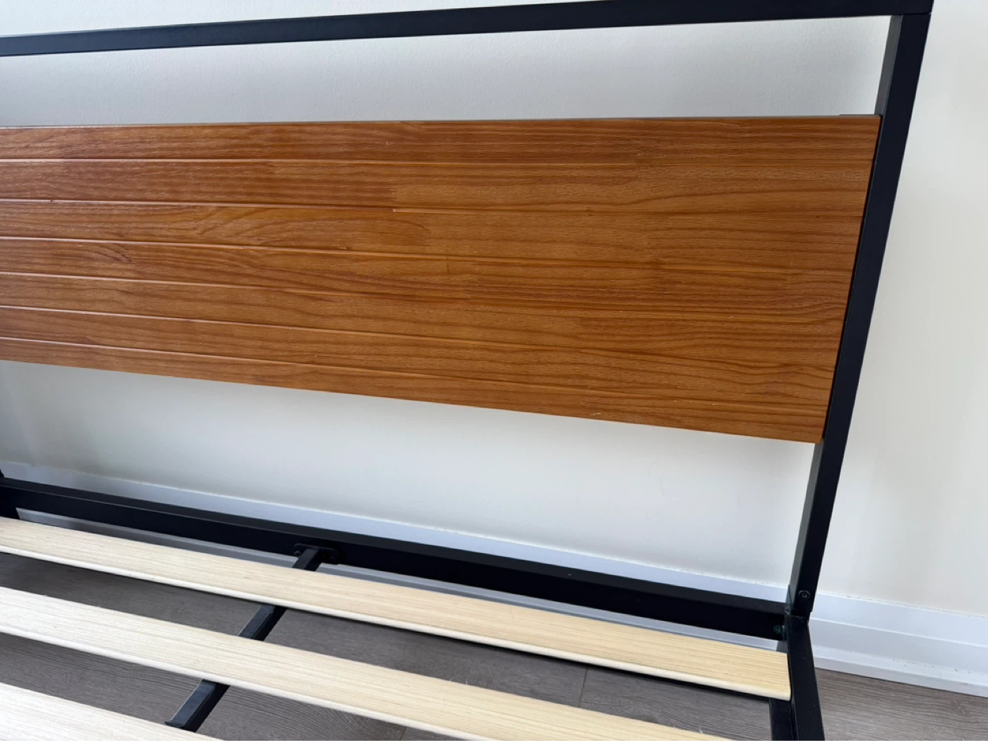 Metal Frame Bed with Wooden Headboard - photo 3