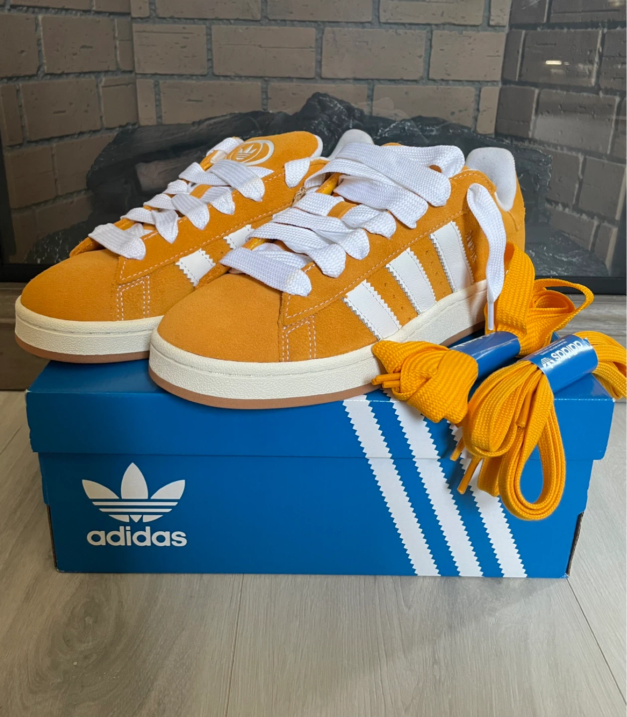 New Adidas Campus 00s Orange/White Size 8 Men With Extra Laces 🔥