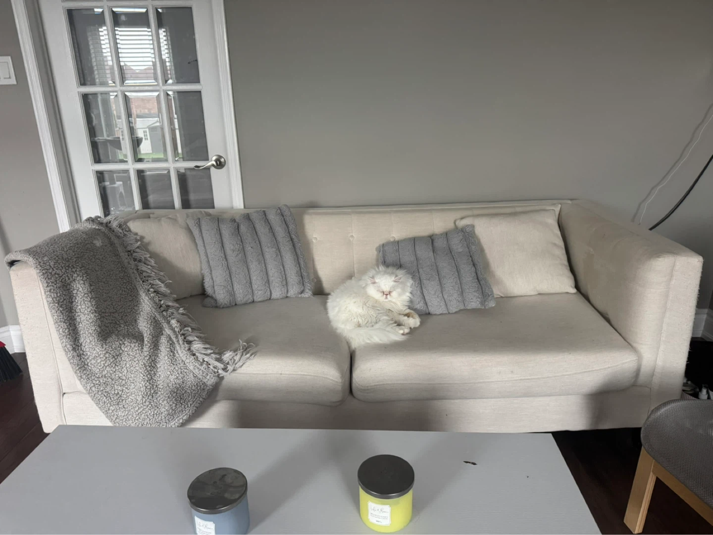 3 seats Cream Sofa with Accent Pillows - photo 2