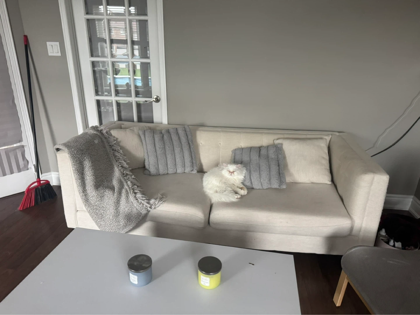 3 seats Cream Sofa with Accent Pillows - photo 3