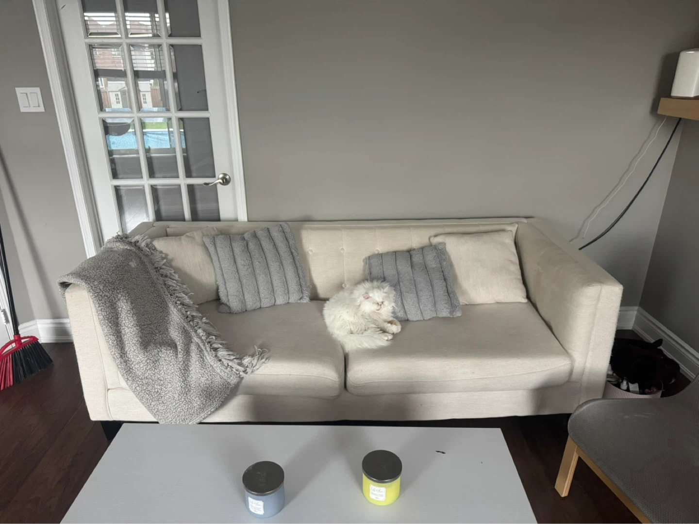 3 seats Cream Sofa with Accent Pillows - photo 4