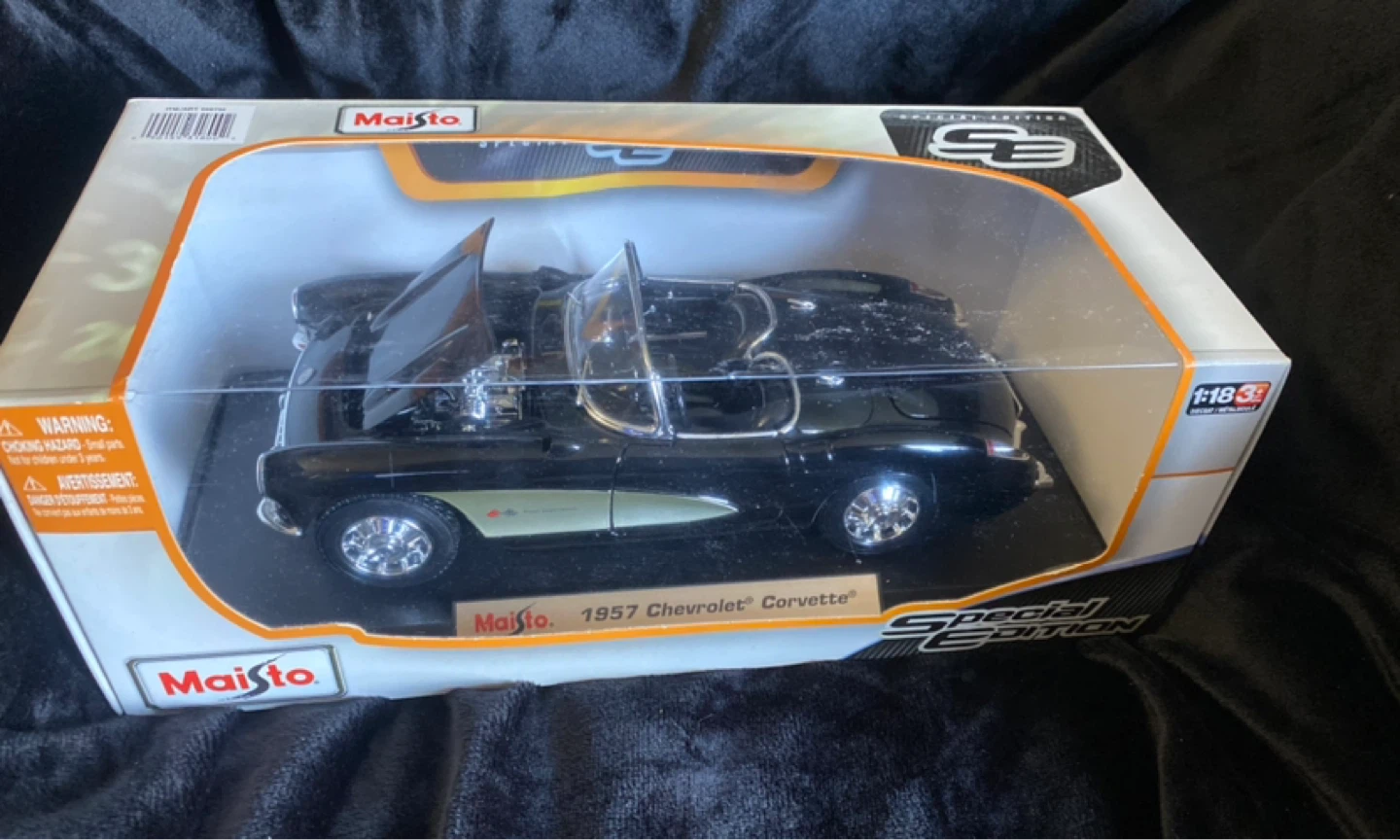 Maisto 1:18 Special Edition 1957 Chevrolet Corvette - Black