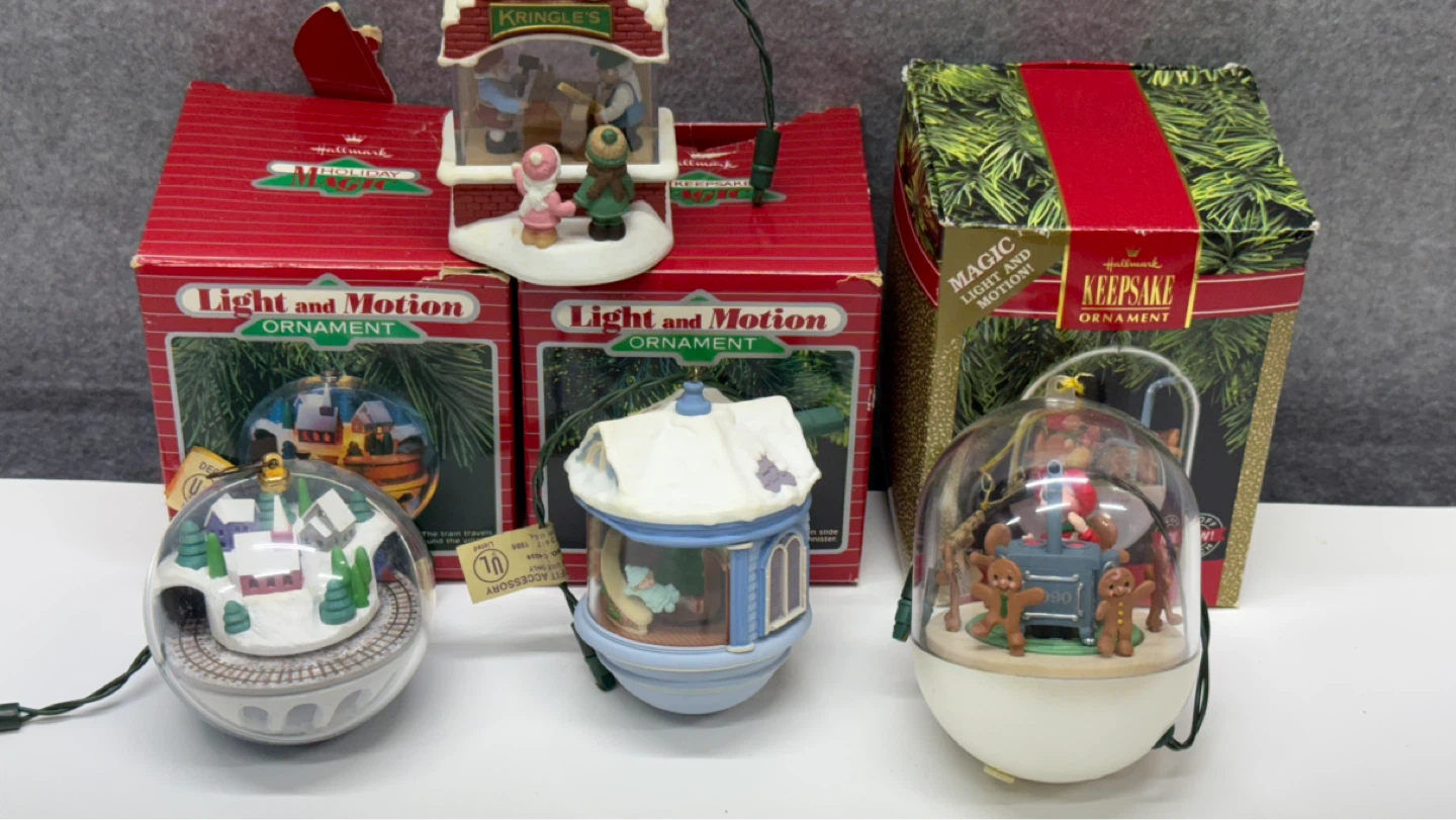 Hallmark Light and Motion Ornaments Lot of 4 - photo 3