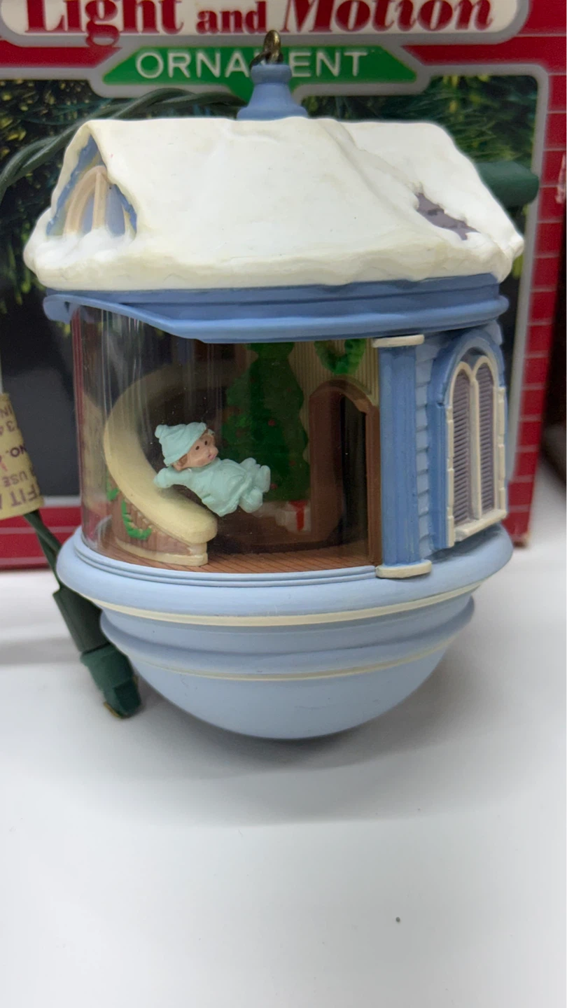Hallmark Light and Motion Ornaments Lot of 4 - photo 5