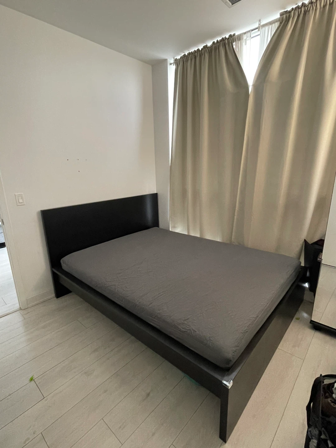 Queen size Black Modern Bed Frame - photo 2