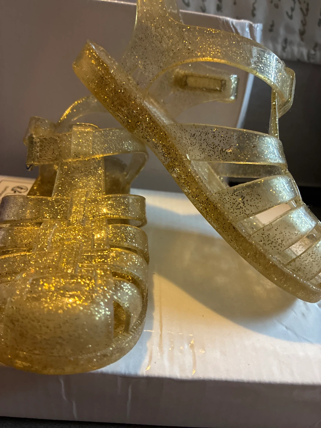 OshKosh B'gosh Gold Glitter Jelly SandalsaoE is 9 m - photo 3