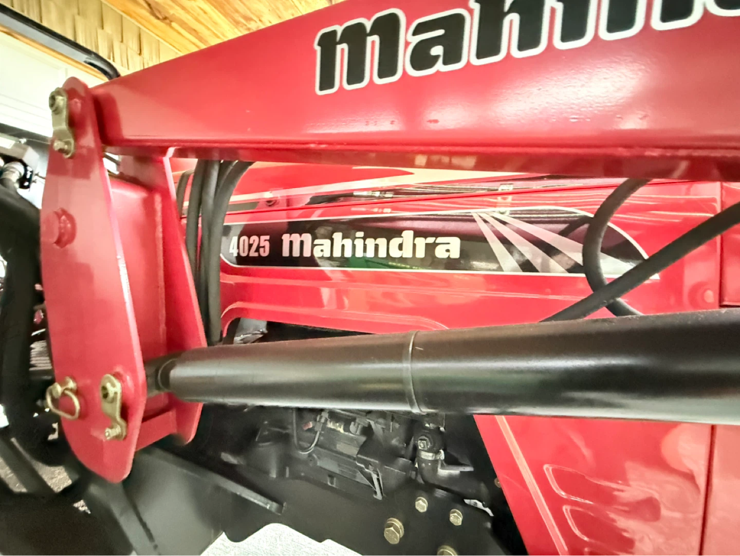 Mahindra 4025 Tractor with Loader - photo 3