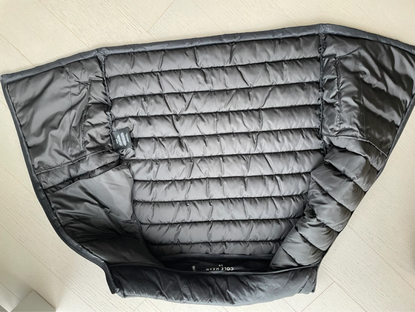 Cole Haan Puffer Vest - Black - Size S/P - photo 4