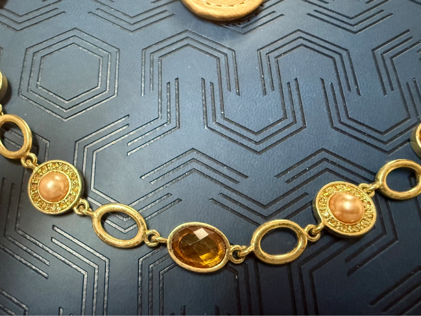 Gold-tone necklace and earrings set - photo 2
