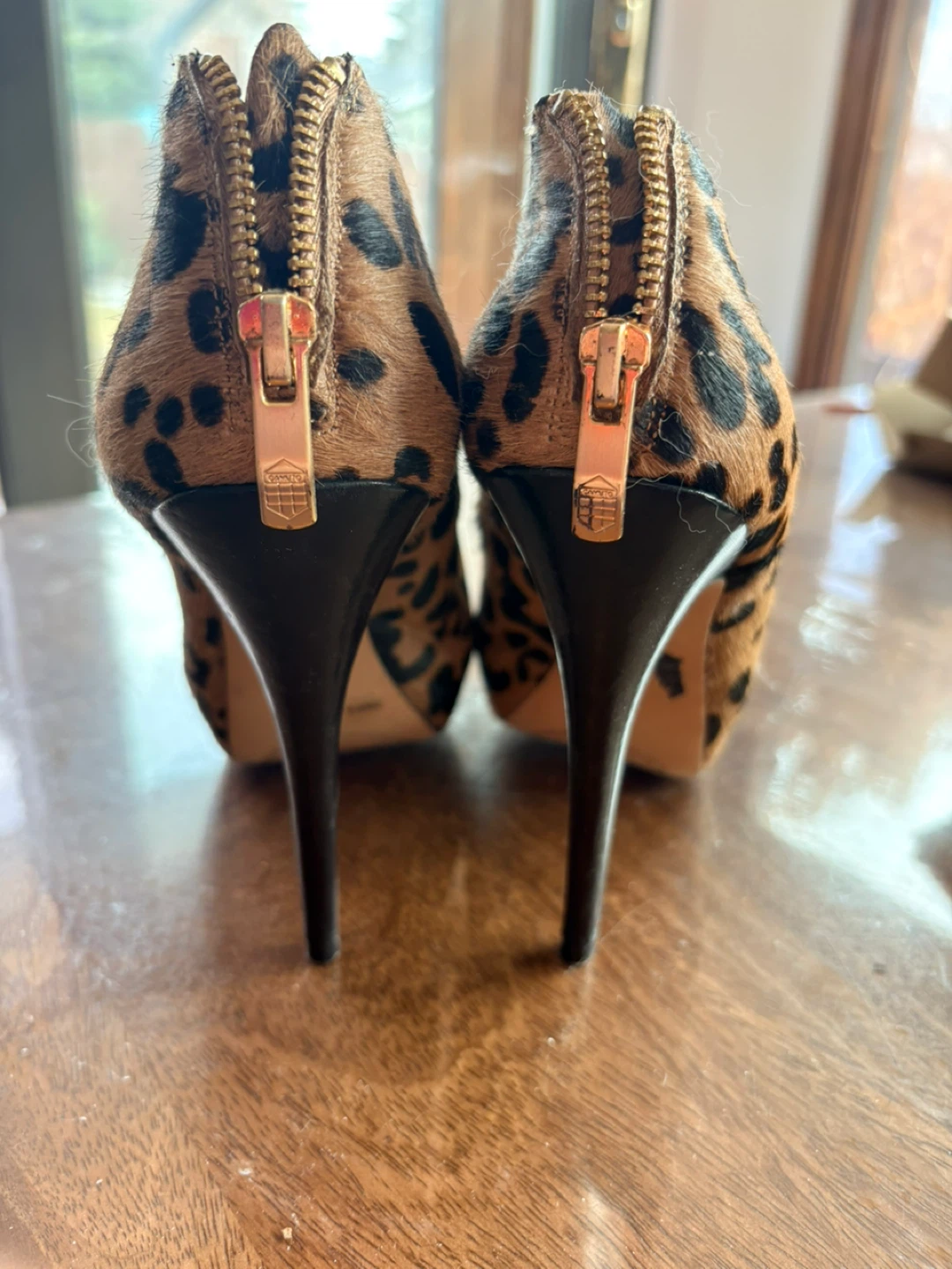 Vince Camuto leopard heels - photo 2