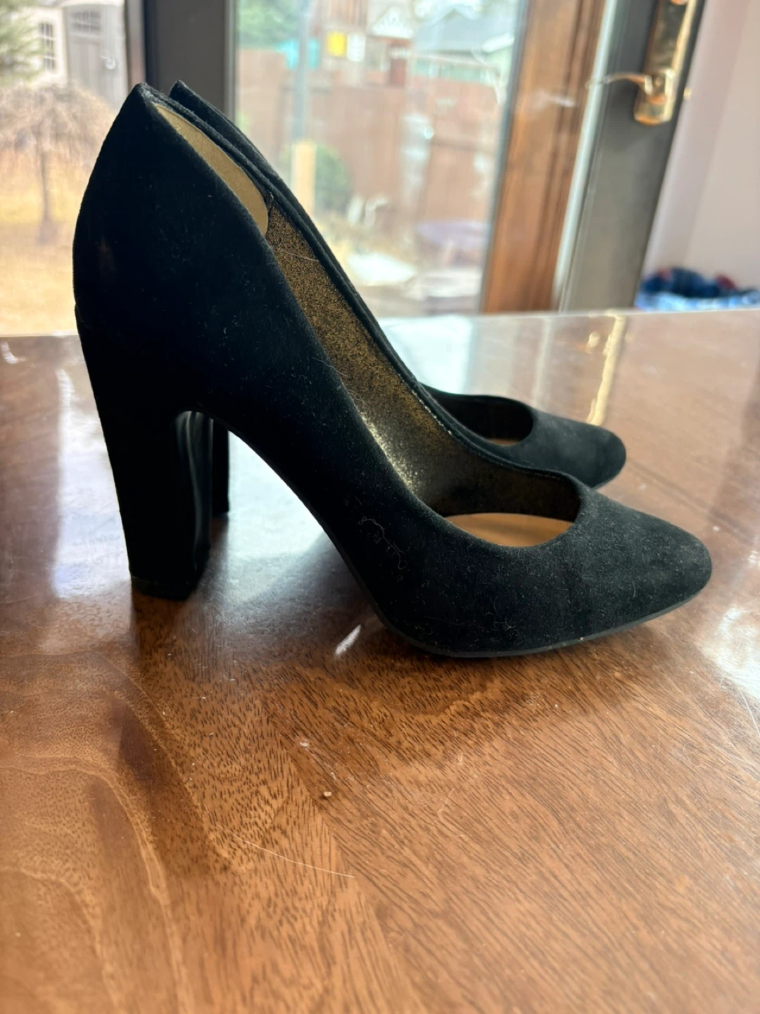 Black Fergie Velvet heels - photo 4