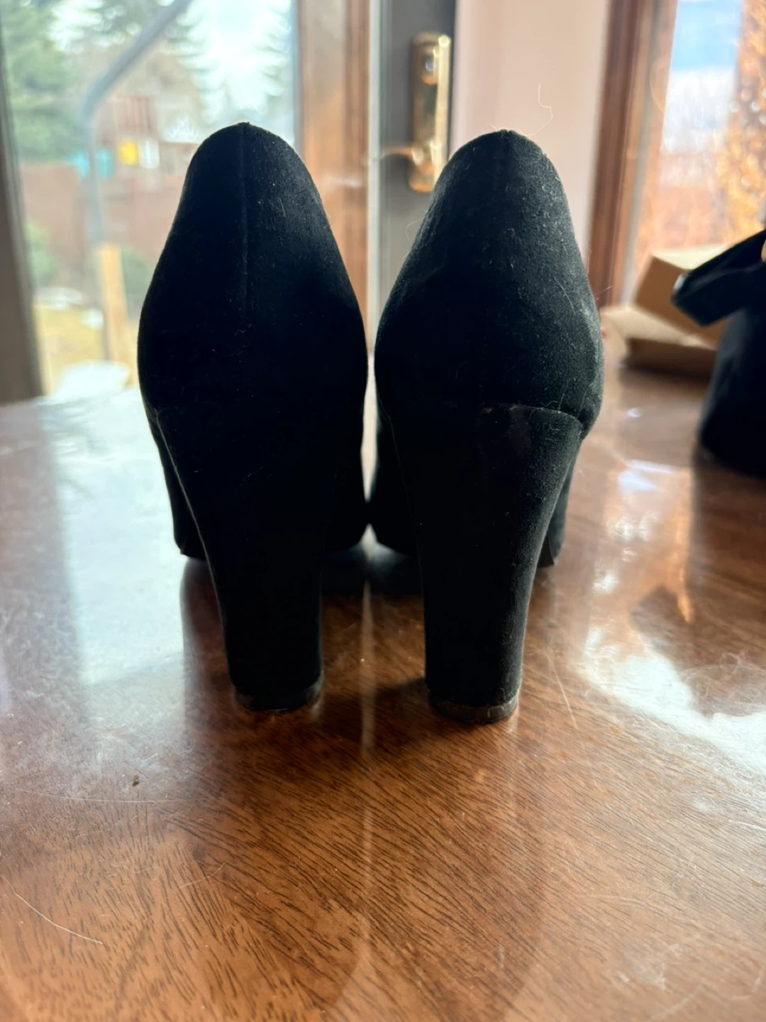 Black Fergie Velvet heels - photo 3