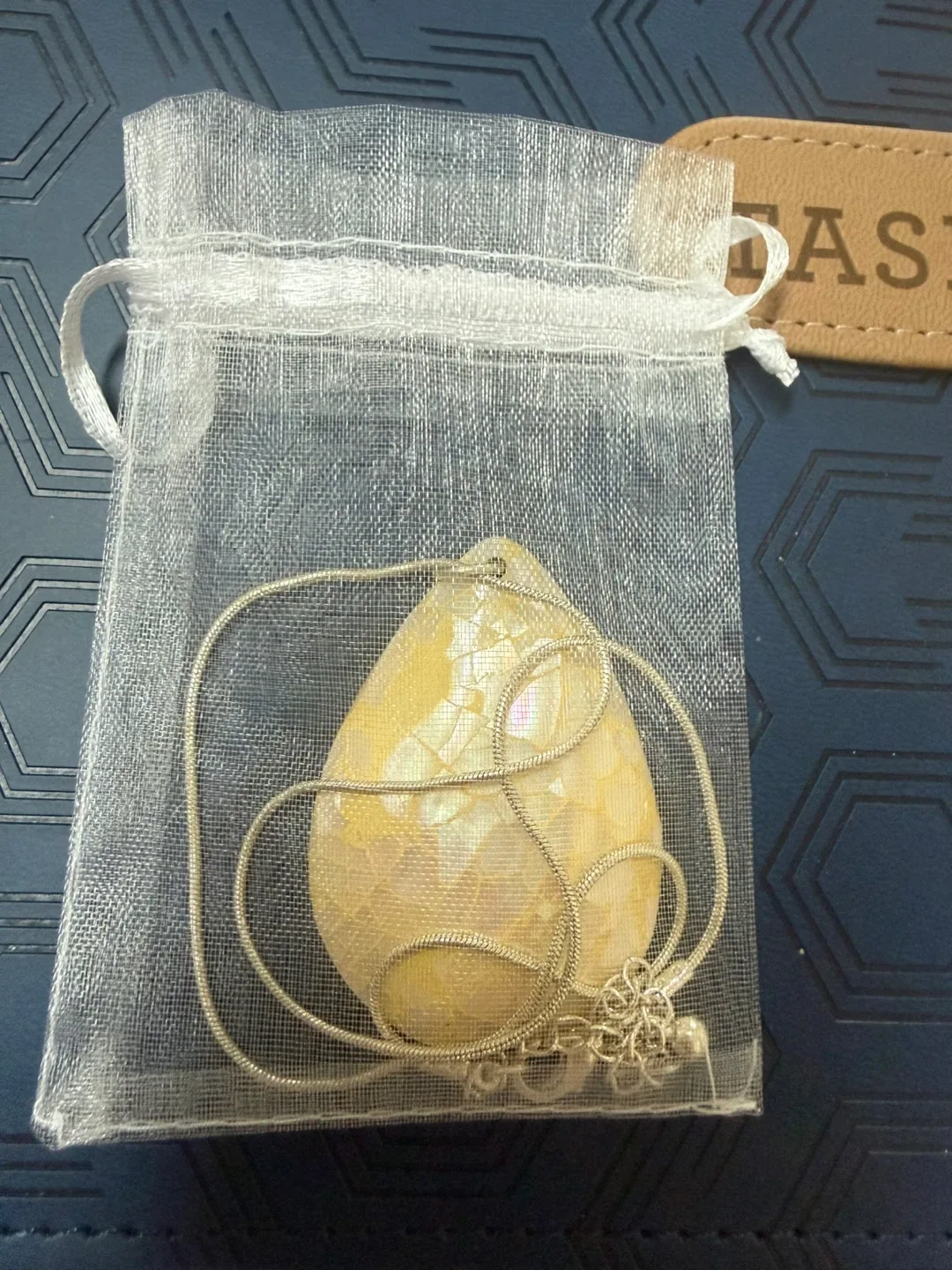 Teardrop Mother of Pearl Pendant Necklace - photo 3