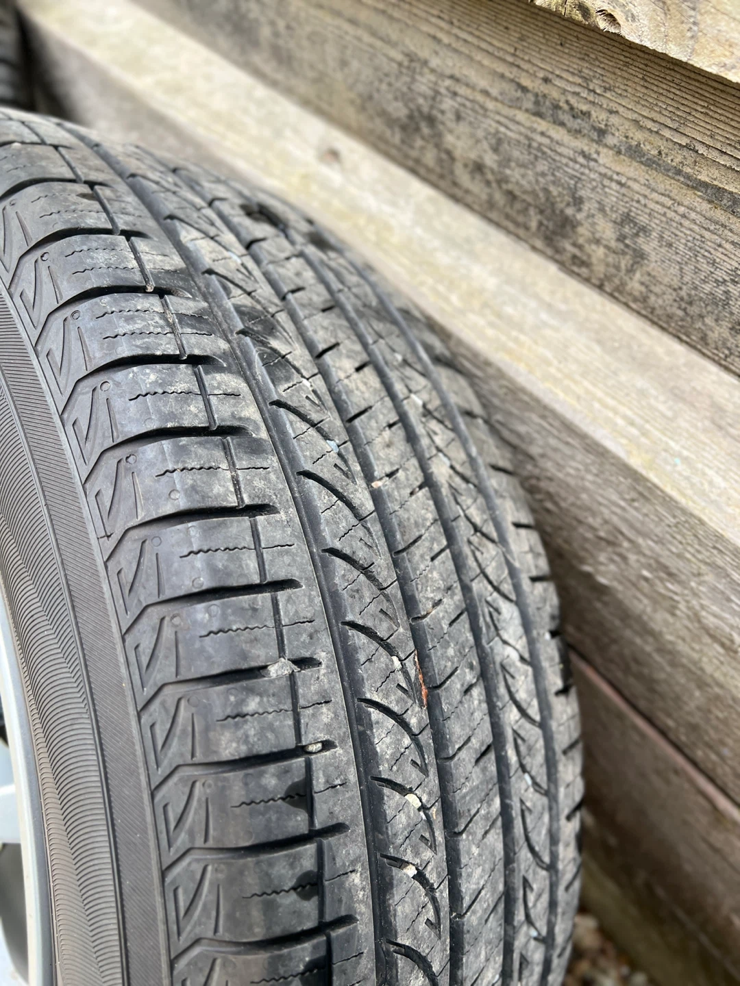 Used Tire on Silver Rim X 4 - photo 5