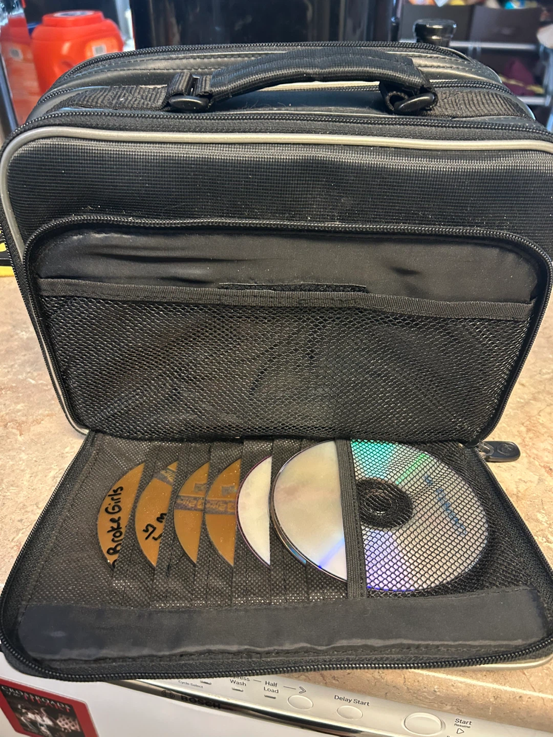 Dynex Portable DVD Player with Case - photo 4