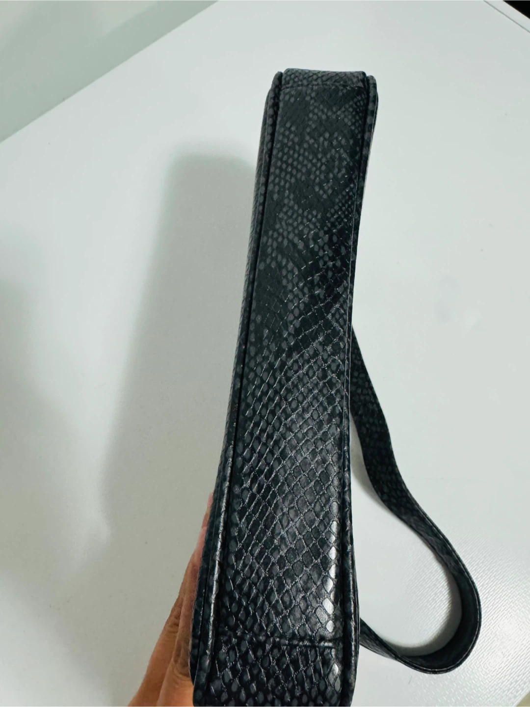 Vintage GUESS Black with floral embroidery & snakeskin bag - photo 5