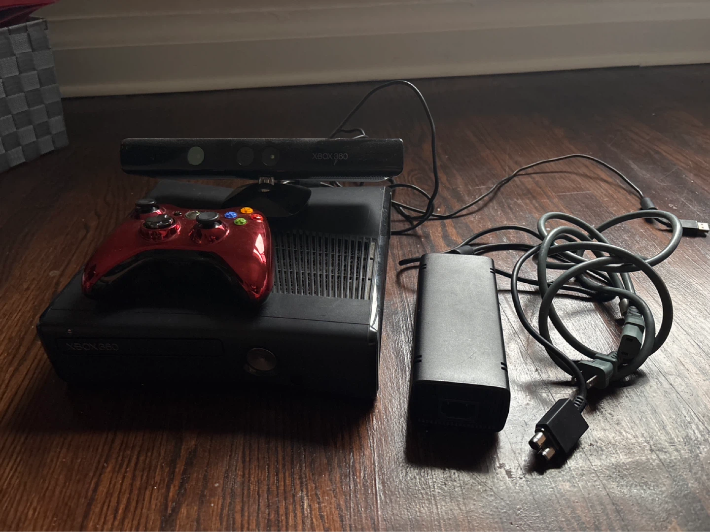 Xbox 360 Console with Kinect, Personalized Controller and Games