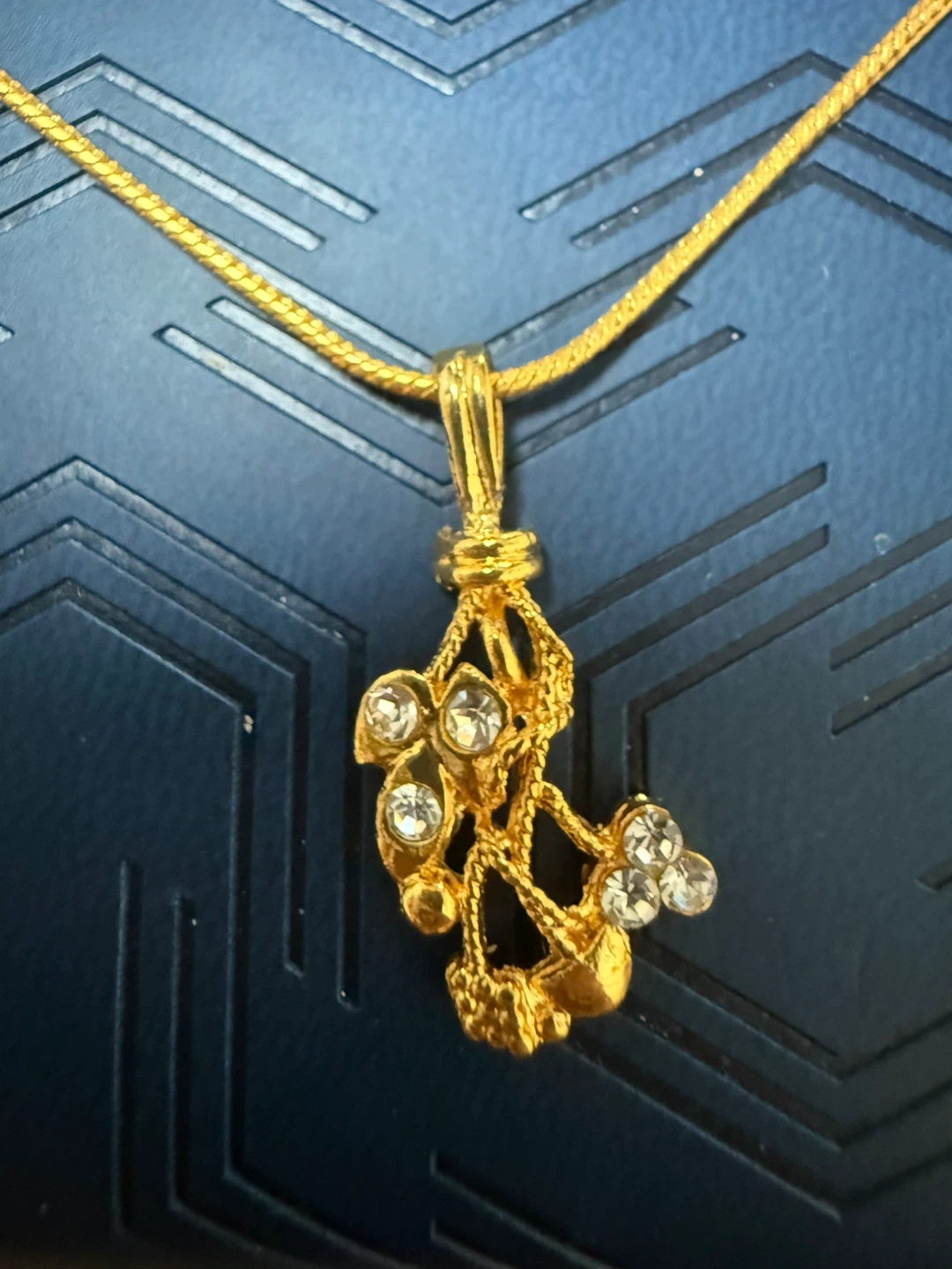 Gold tone necklace and earrings set with clear stones - photo 2
