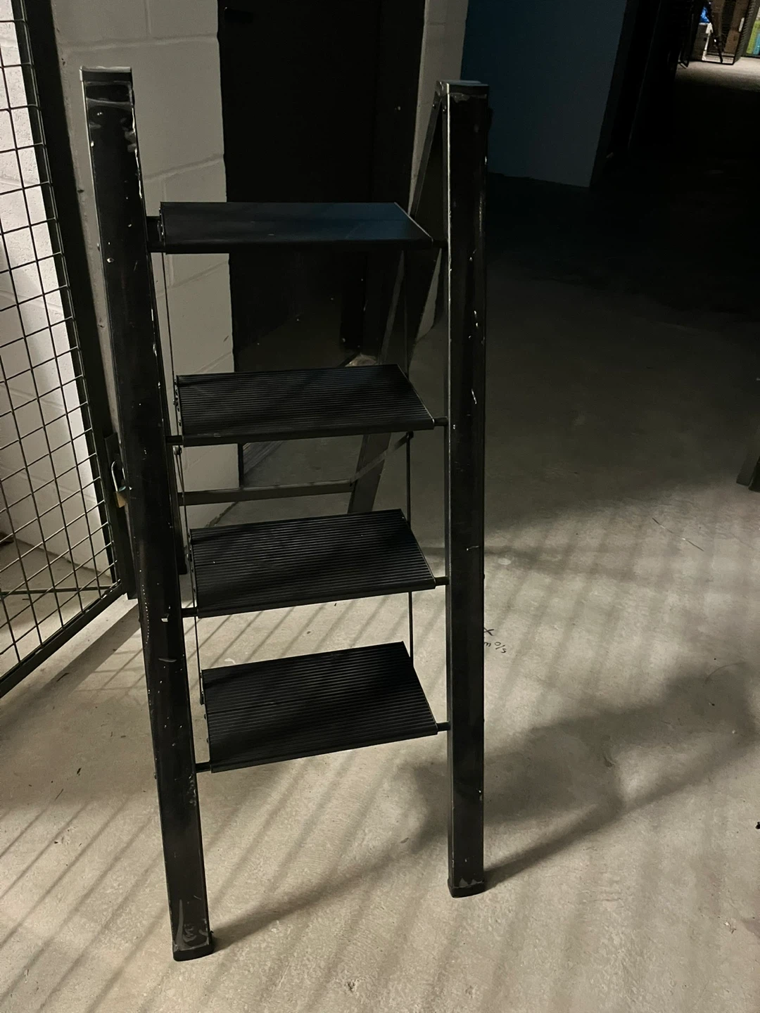 4-Step Folding Aluminum Step Ladder - photo 2