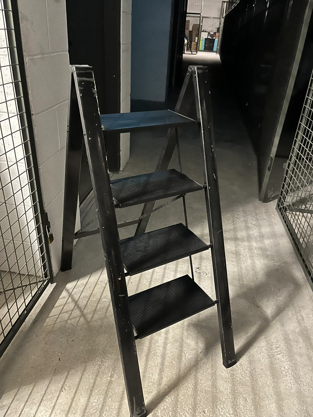 4-Step Folding Aluminum Step Ladder