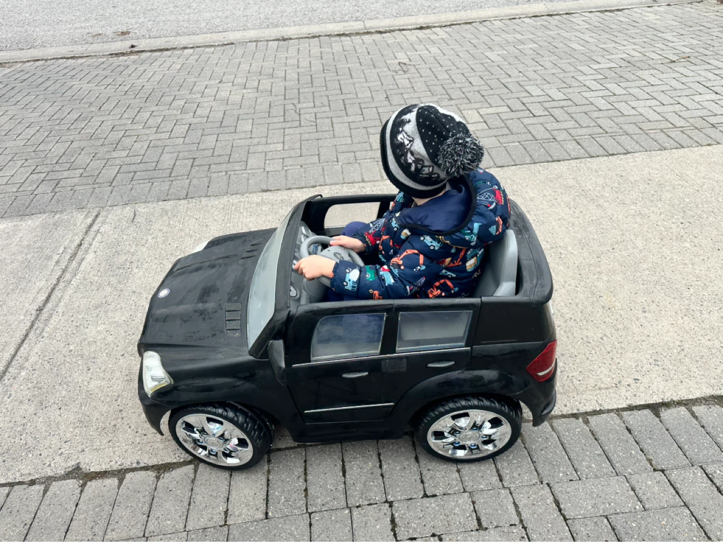 Black Mercedes Benz Ride-On Toy Car - photo 2