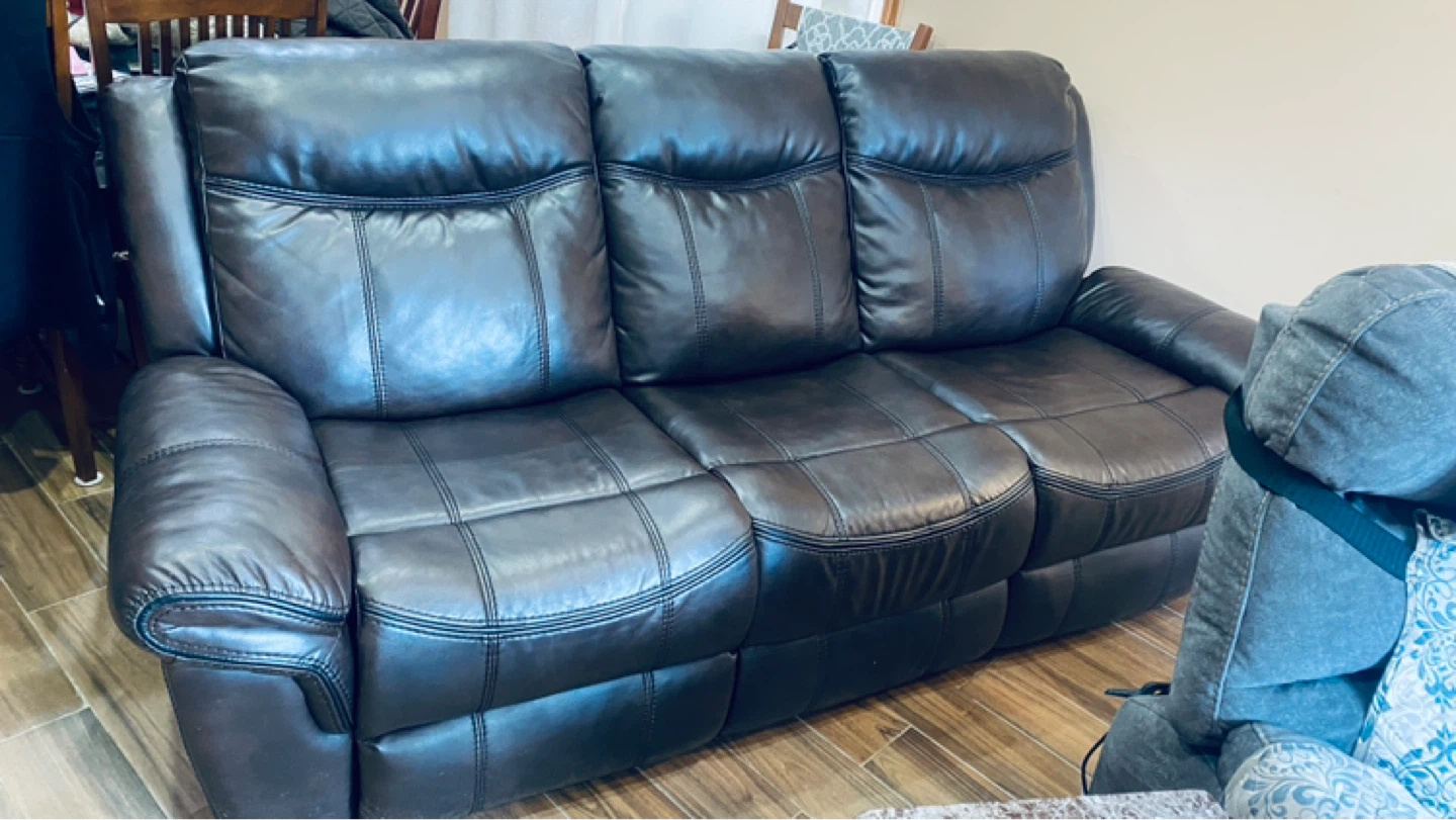 90 inch couch with 2 recliners one on each side - photo 2