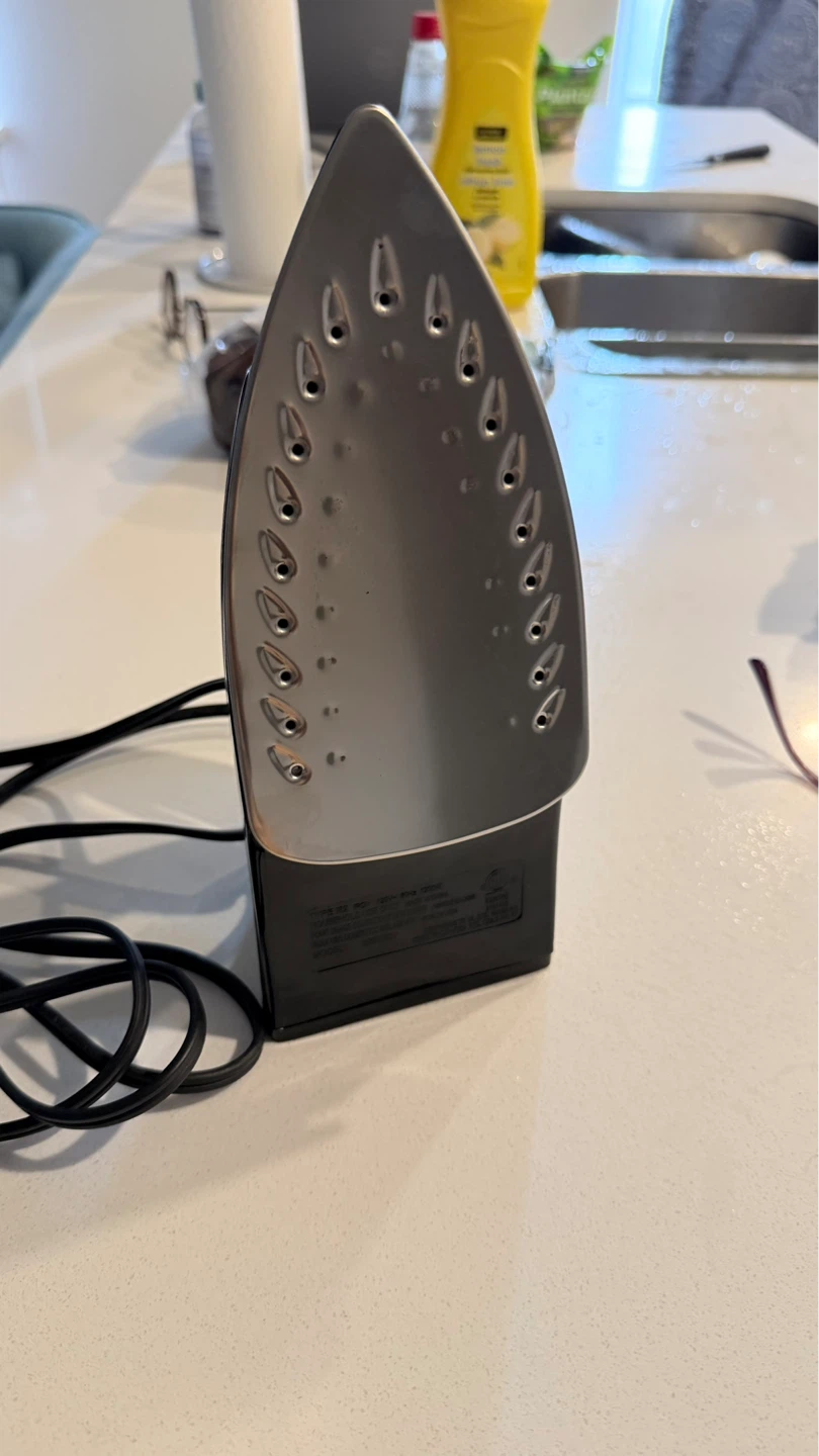 Proctor Silex Iron with Stainless Steel Soleplate - photo 2