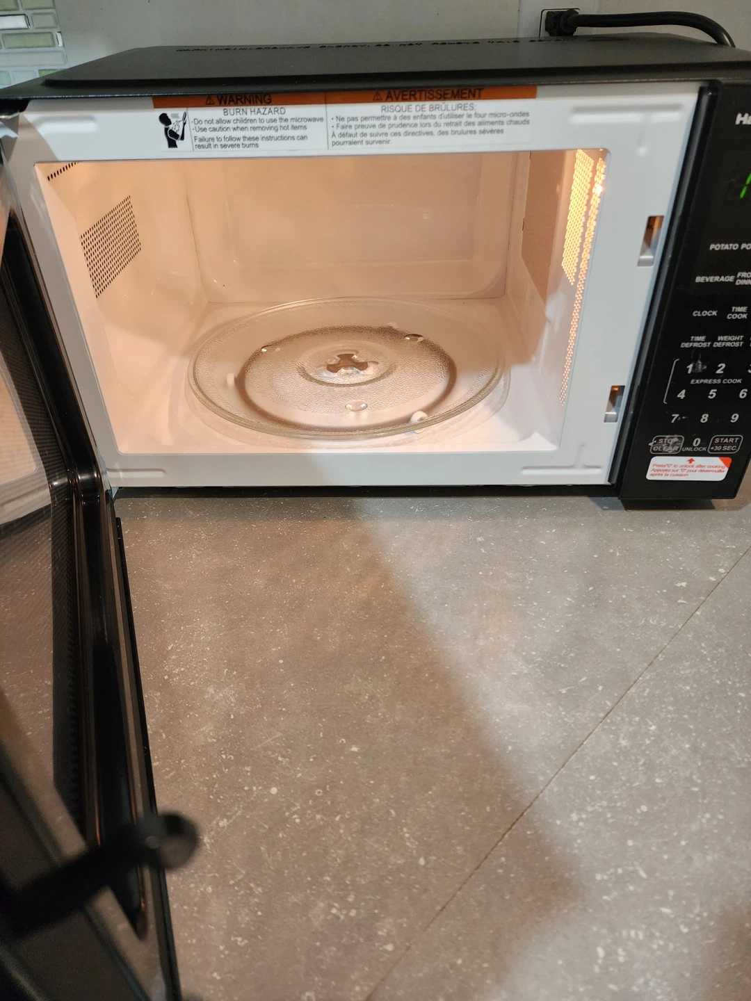 Hamilton Beach Microwave Oven - photo 4