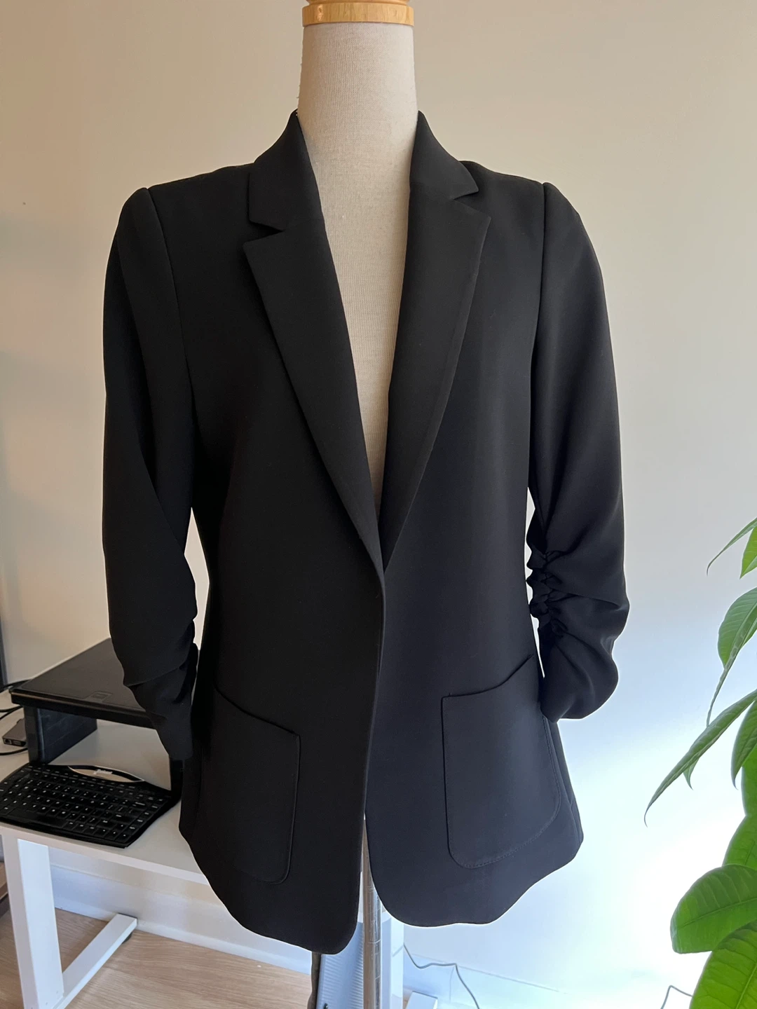 Melanie Lyne Black Blazer Size 4