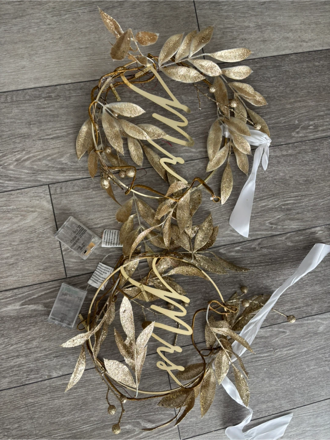 “Mr” and “Mrs” Gold Sign with Leaf and Lights - photo 2