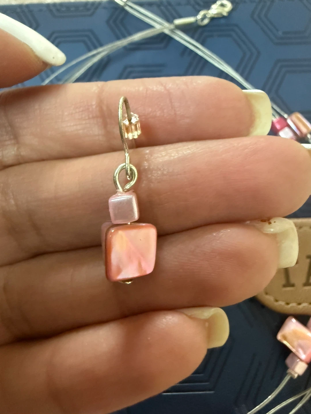 Pink Shell Pendant Necklace and Earrings Set - photo 3