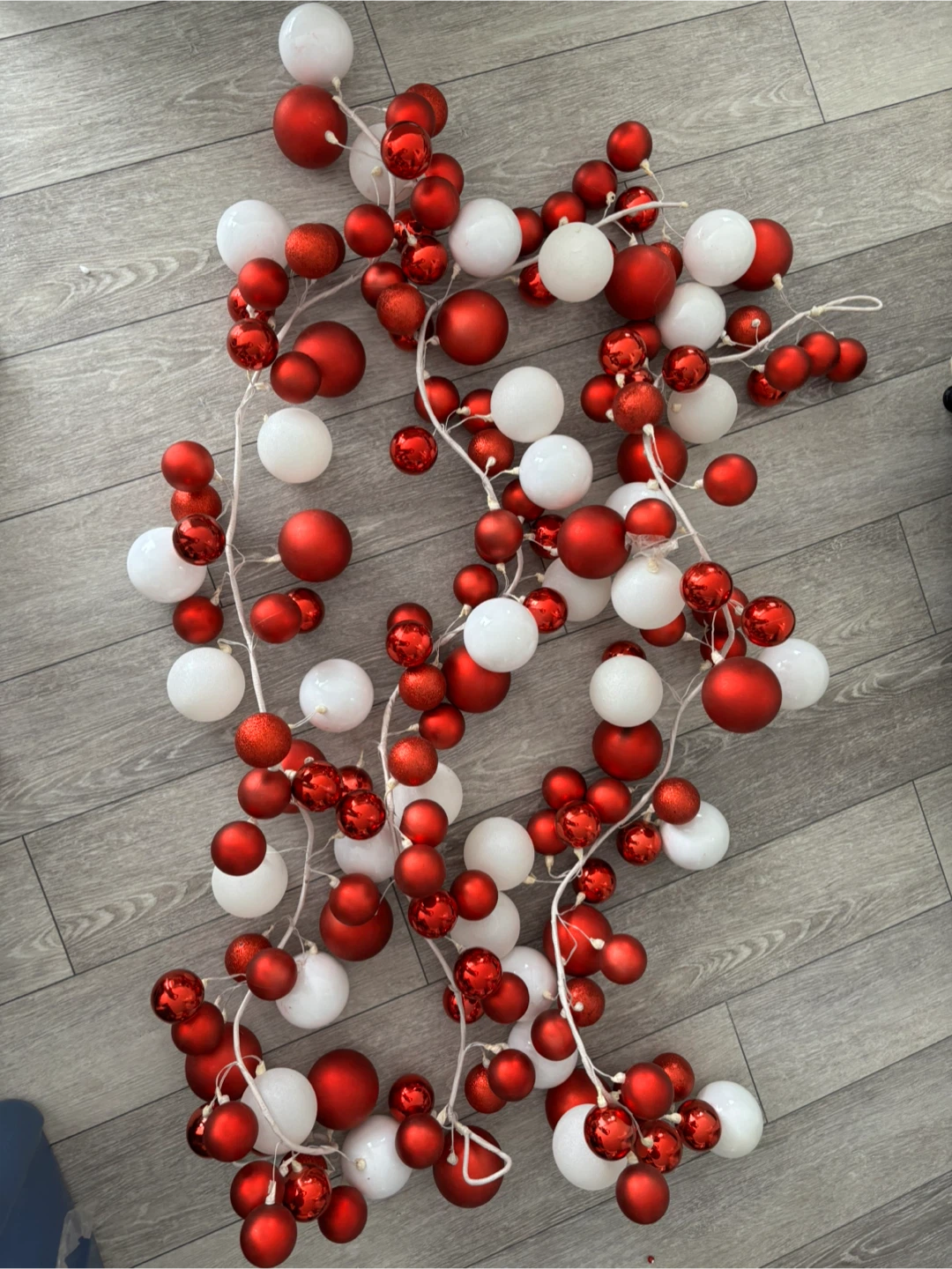 3x1.5meter Red and White Christmas Garland with Ornaments
