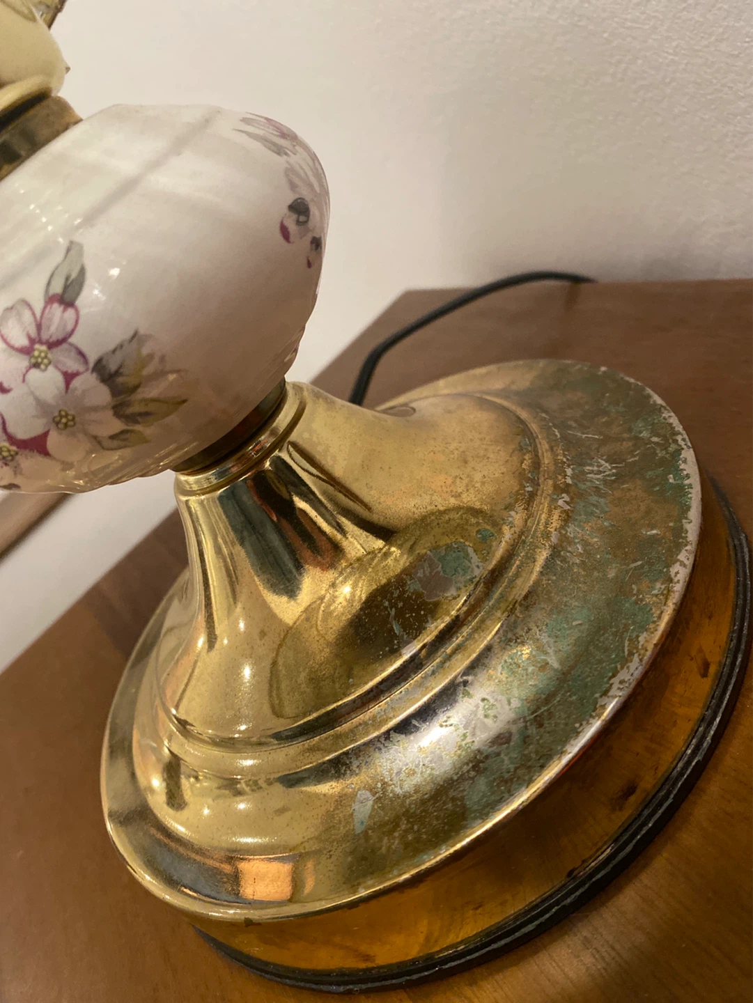 Vintage 80s/90s Table Touch Lamp with Floral Detail - photo 4