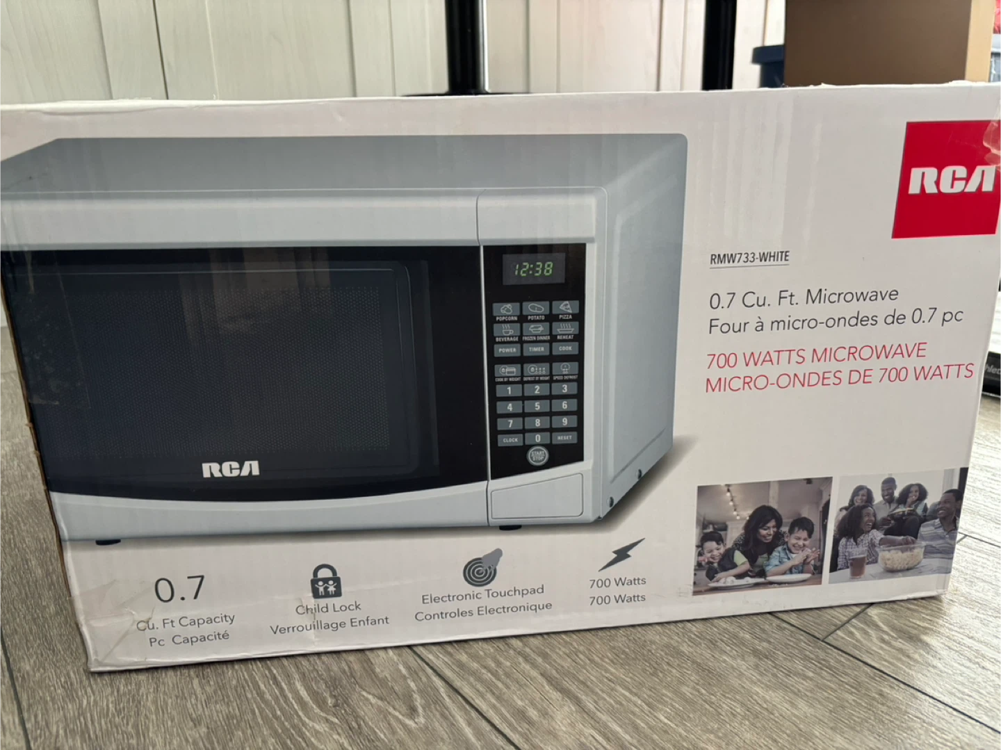RCA RMW733-WHITE 0.7 Cu. Ft. Microwave - photo 2