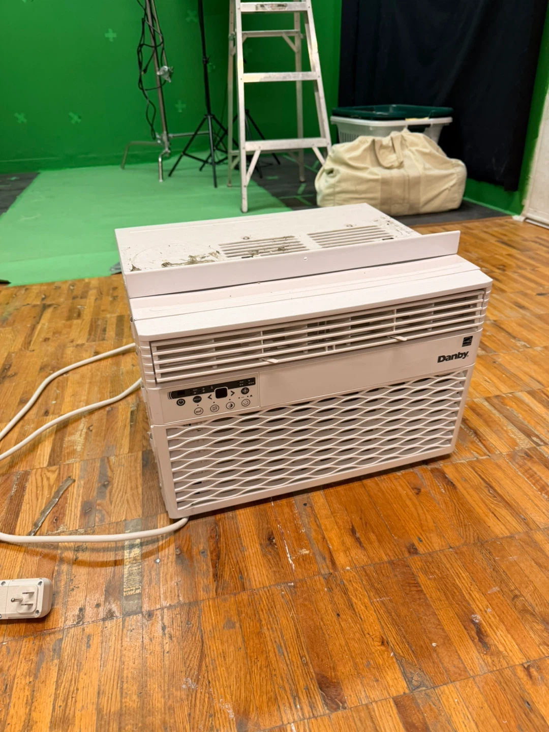Danby 8,000 BTU Window Air Conditioner - photo 2