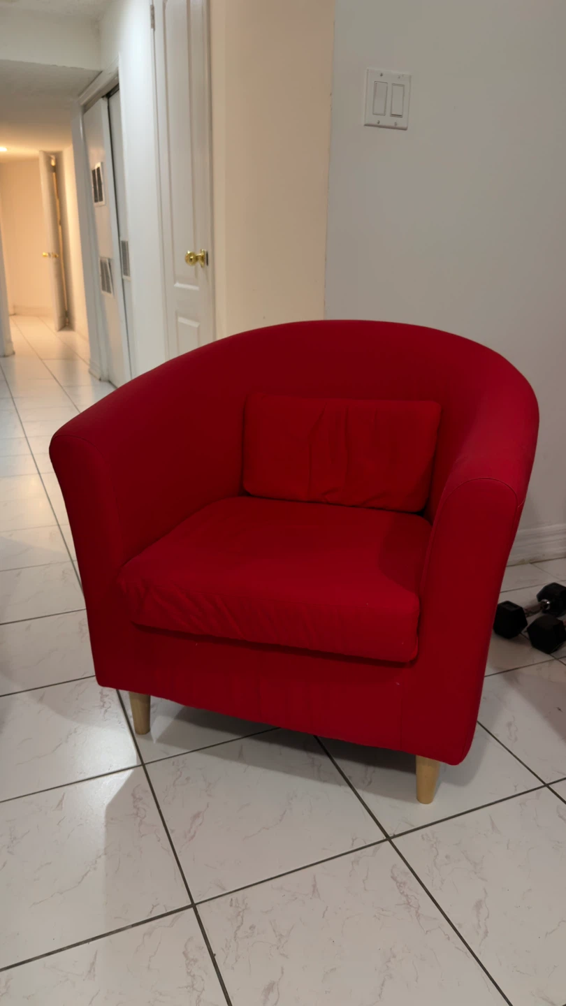 Red accent chair - photo 3