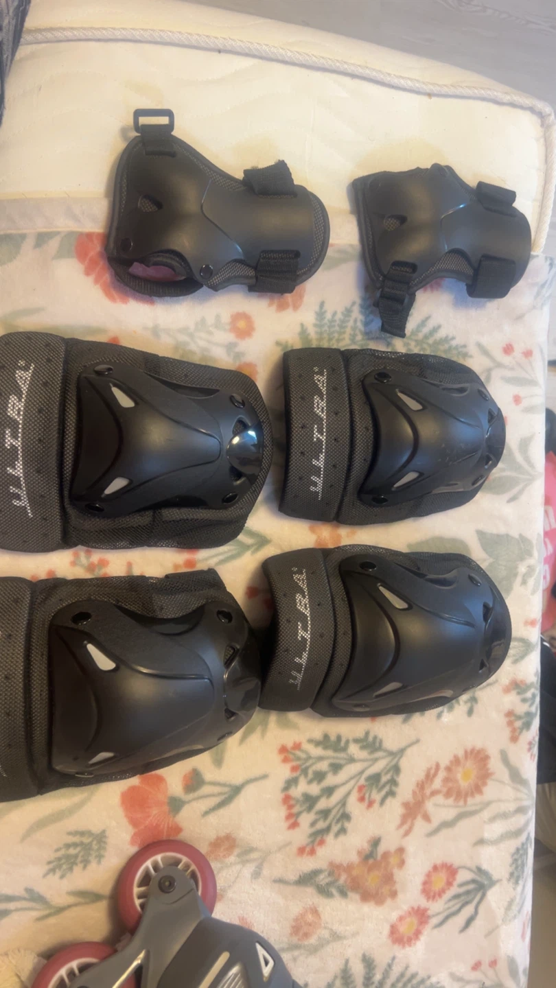Adjustable Ultra Roller Skates and Protective Gear Set - photo 2