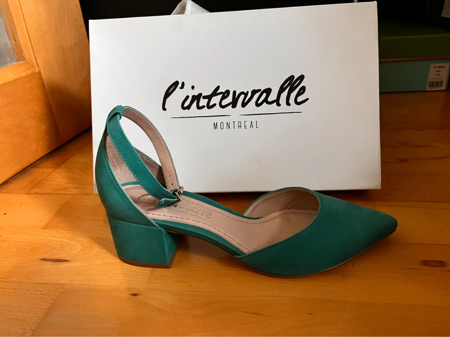 NEW Size 6 Emerald Suede Nubuck Heels