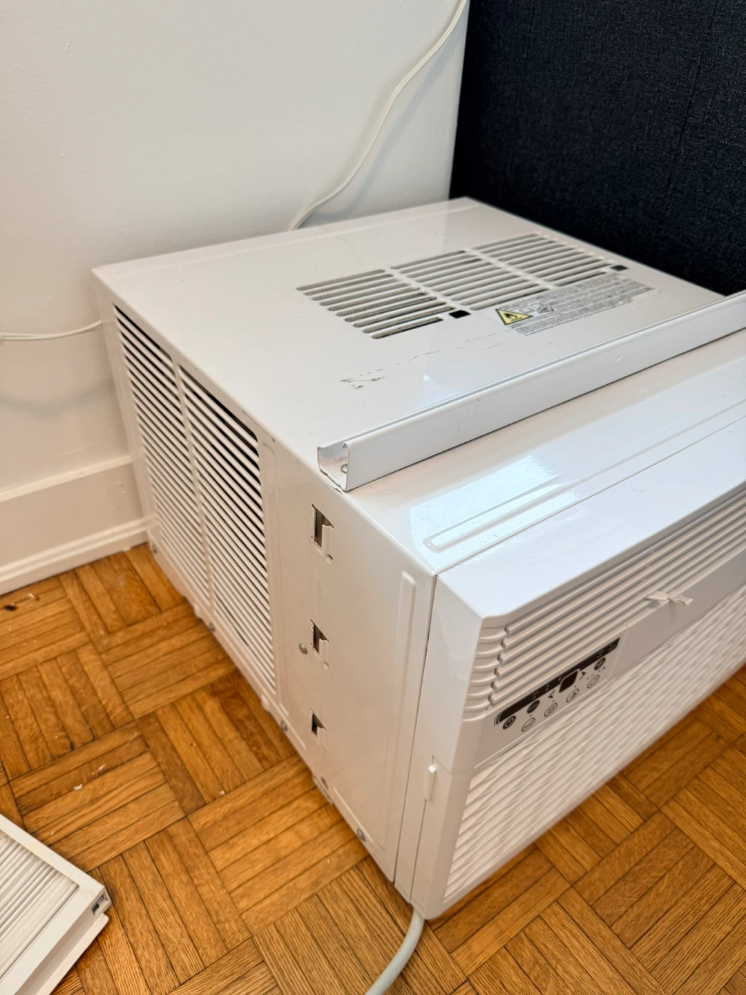 Danby Window Air Conditioner 10,000 BTUs with Remote - photo 3