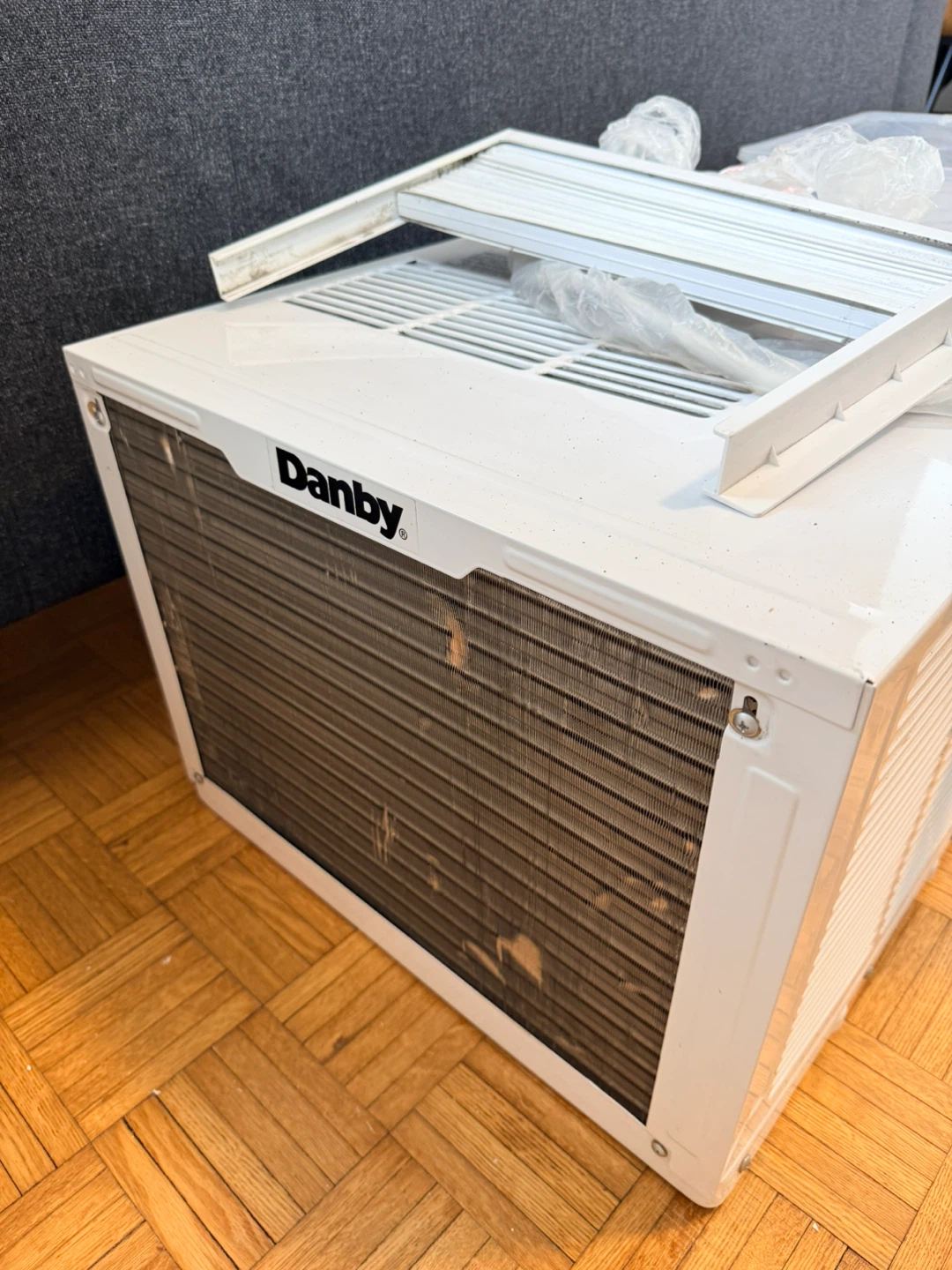 Danby Window Air Conditioner 10,000 BTUs with Remote - photo 4
