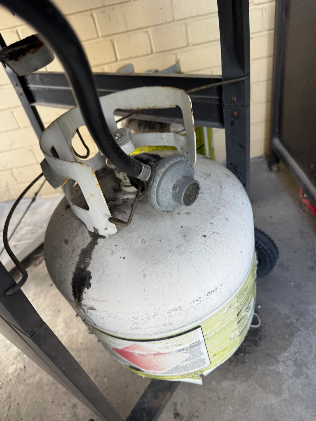 Master Forge 3-Burner Gas Grill with Propane Tank - photo 3