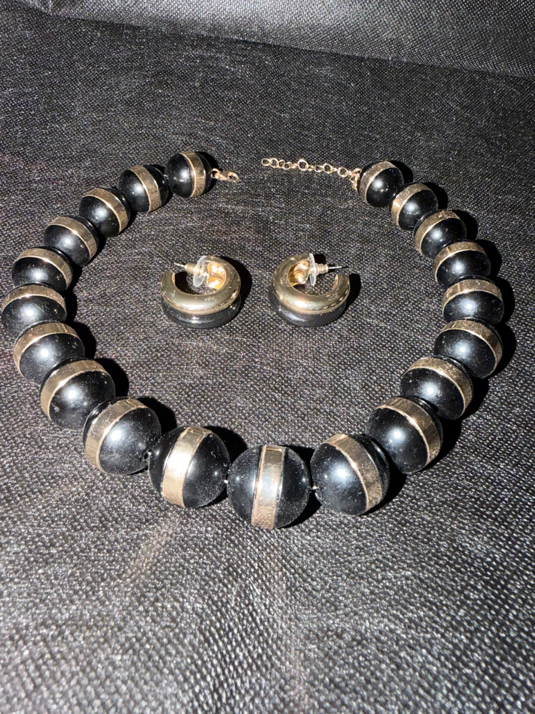 Black and Gold Beaded Necklace and Hoop Earrings Set - photo 3