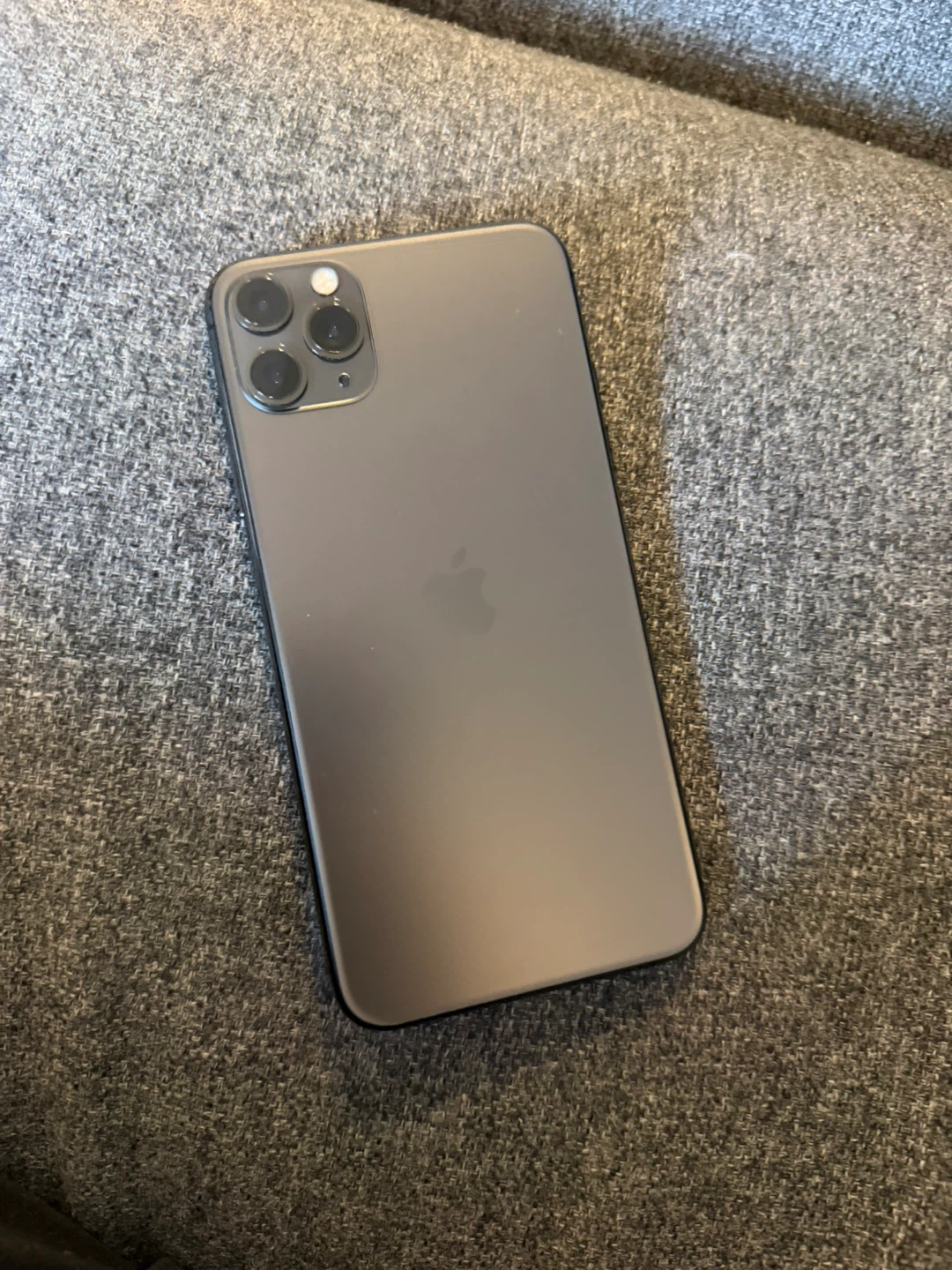 Apple iPhone 11 Pro Max (Excellent Condition) - photo 2