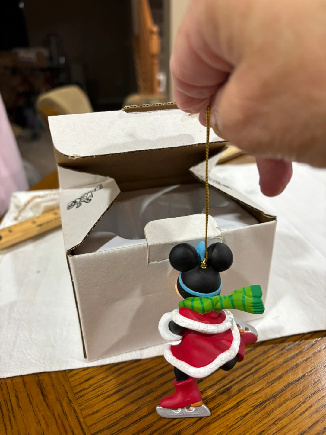 Disney Minnie Mouse Ice Skating Ornament - photo 3