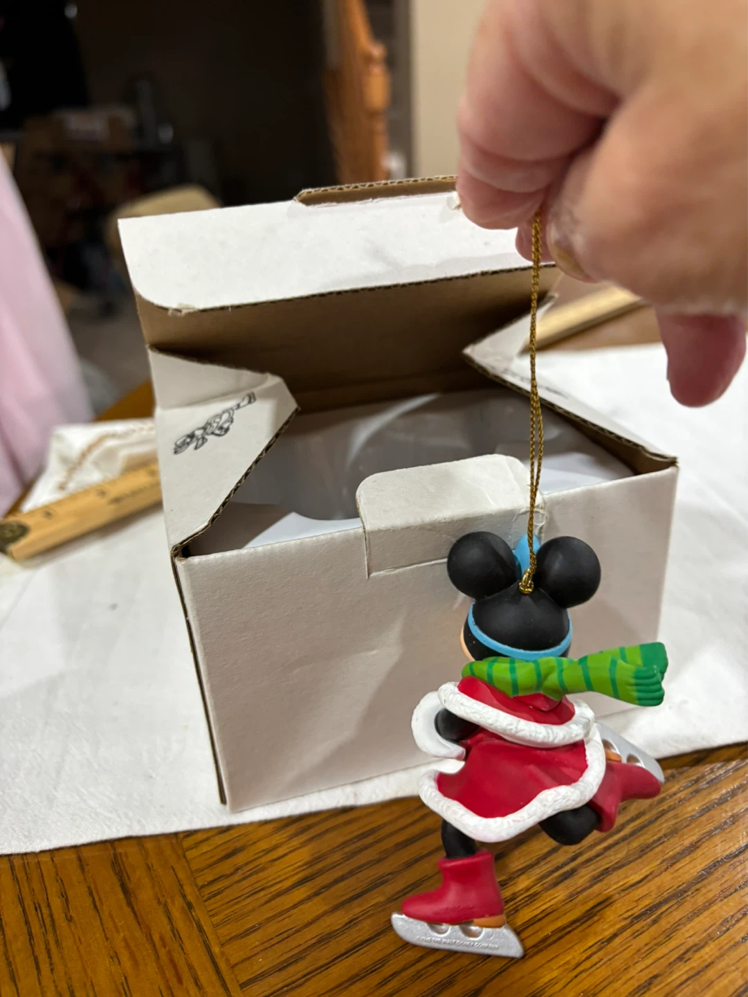 Disney Minnie Mouse Ice Skating Ornament - photo 4