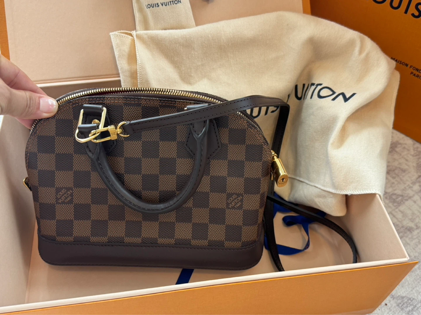 Louis Vuitton Alma BB Damier Ebene Handbag - photo 5