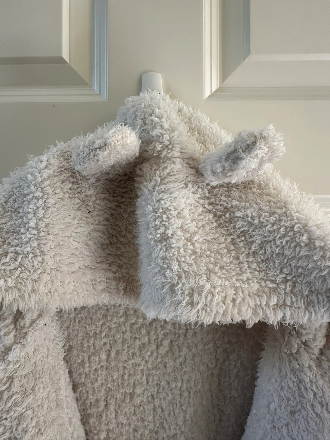 Cat & Jack Cream Fleece Robe with Hood - Size M (8) - photo 3