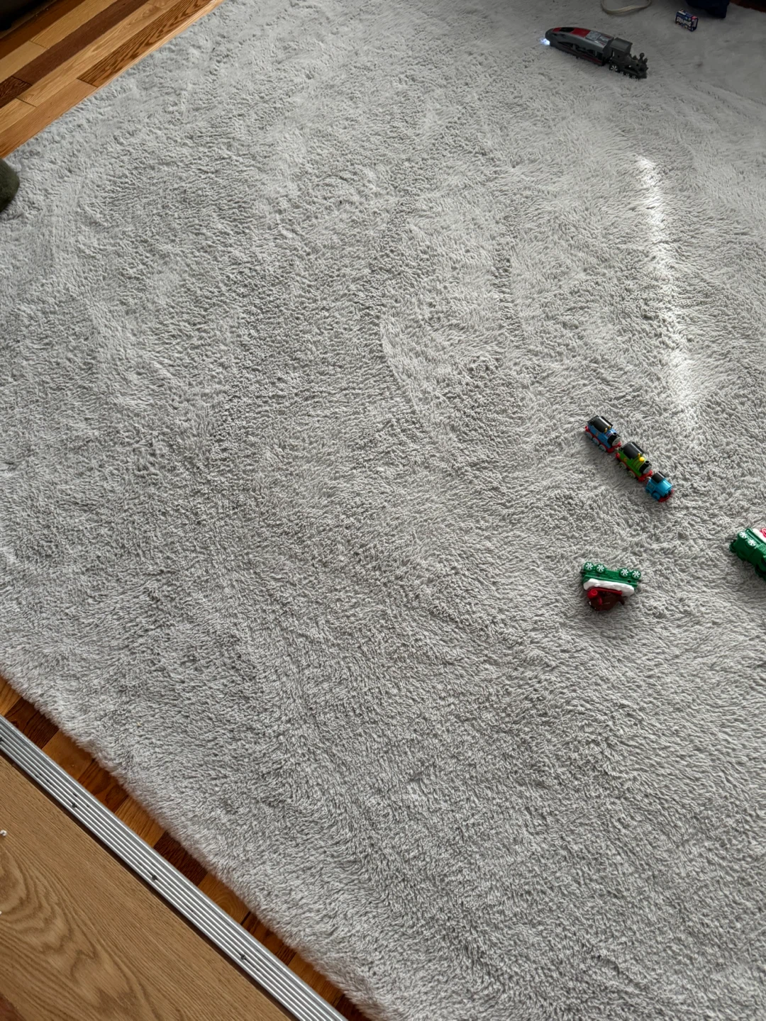 Soft, Light Grey Area Rug 7ft W x 9ft L $75