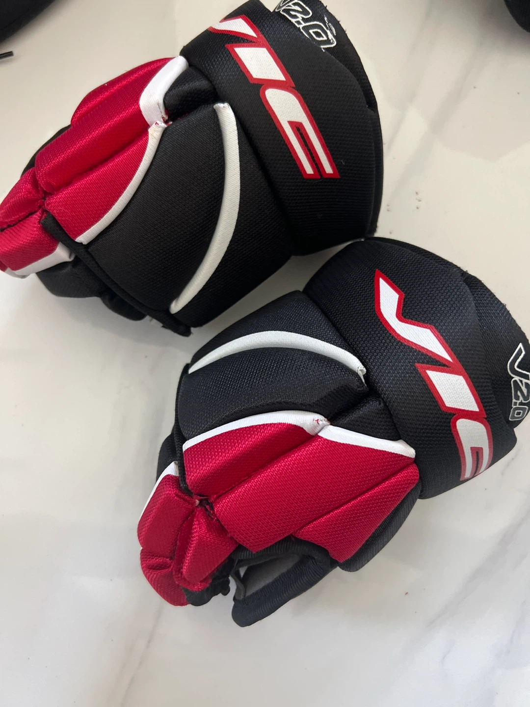 VIC Hockey Gloves V2.0