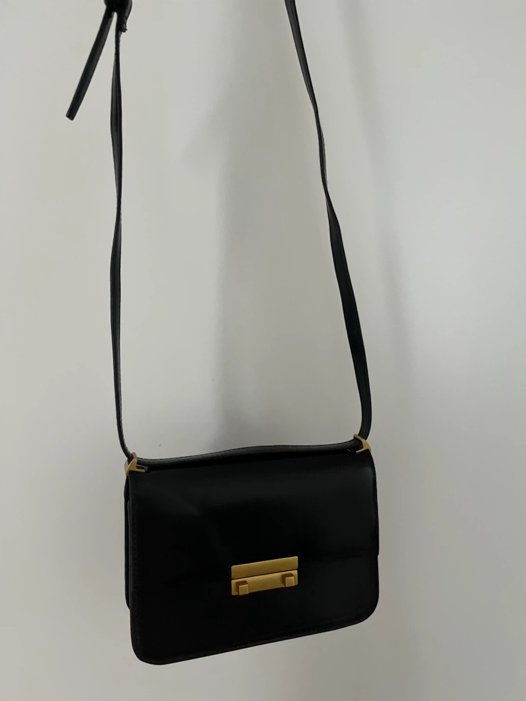 H&M Black shoulder bag with clasp (Final Sale)